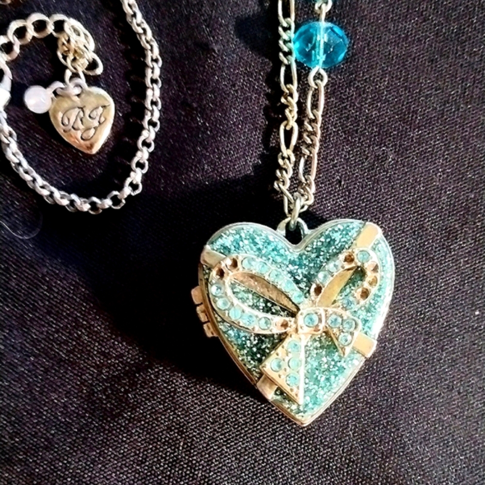 Betsey Johnson Heart locket necklace with charms inside! Like NWOT!